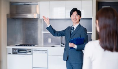 物件の内見をしている写真